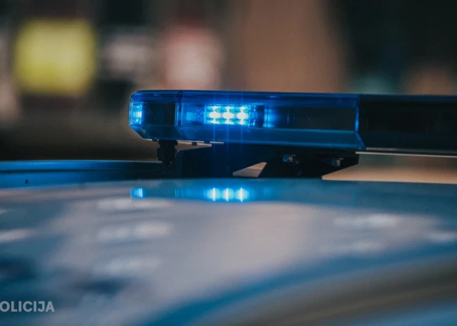 Valsts policija meklē aculieciniekus ceļu satiksmes negadījumam uz autoceļa Rīga-Ventspils