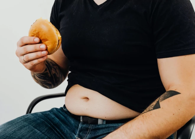 12 vienkāršas viltības, kas palīdzēs samazināt apetīti un notievēt