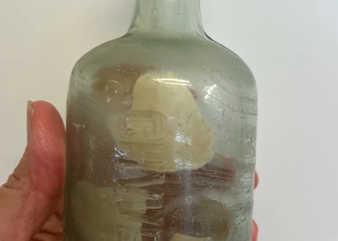 FOTO: jūras krastā atrod pudeli ar divu karavīru vēstulēm no Pirmā pasaules kara