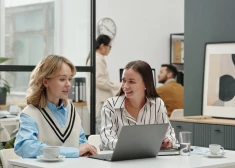 Jaunieši darba vietā negrib sadarboties ar vienaudžiem: 31% no viņiem tas kaitina