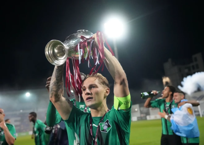 VIDEO: nobļauta balss, asaras acīs un emociju pārpilnība. Kā “nevajadzīgs” Latvijas futbolists kļūst par galveno varoni