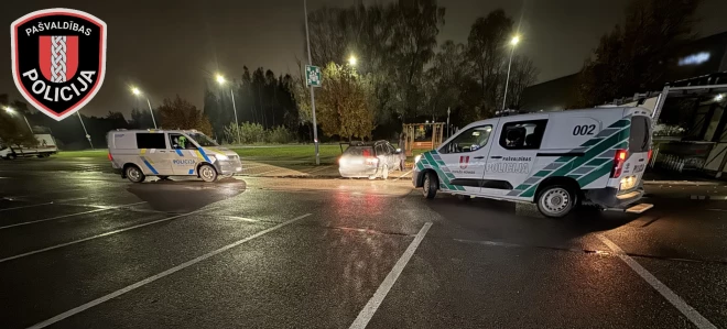 Ropažos likumsargiem izdevās aizturēt kādu pie stūres esošu pārkāpēju tādēļ, ka viņš izjuta pārāk lielu respektu pret policistiem. 
