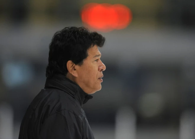 Latvijas hokeja bijušais treneris Nolans uzņemts Kanādas Sporta slavas zālē