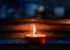 Latvijas iedzīvotājus satricina "dievišķās iztaisnošanas" meistare, kas apmaiņā pret brangu ziedojumu piedāvā nodot savas zināšanas tālāk