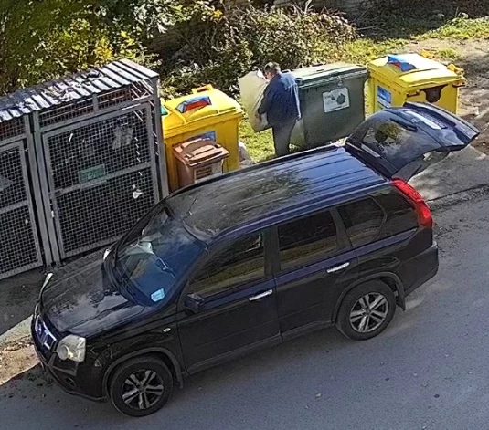 Viens otrs savus lielgružus, lai tos izmestu tam neparedzētās vietās, ved ar auto.