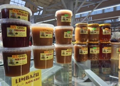 FOTO: dzīve tik salda kā medus…aplūkojam šī garduma cenas Centrāltirgū