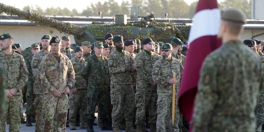 NATO paplašinātās klātbūtnes Latvijā kaujas grupas komandpakļautības maiņas ceremonija Ādažu militārajā bāzē.
