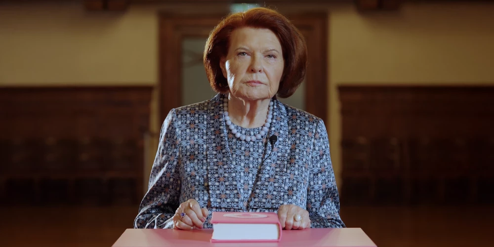 Vaira Vīķe-Freiberga pievienojusies kustībai "Pupkultūra", aicinot Latvijas sievietes rūpēties par savu krūšu veselību. Publicitātes foto