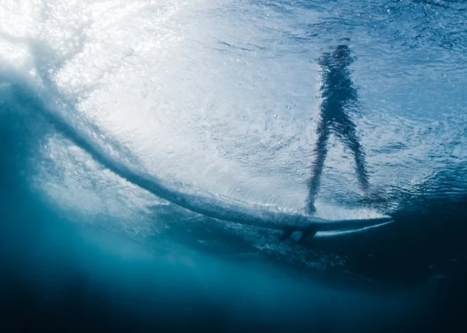 VIDEO: visu darba dienu pavadīja sērfojot, vīrietis no Austrijas uzstāda jaunu rekordu
