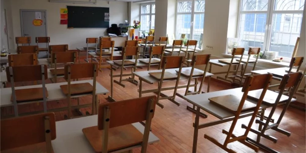 Mazā skolēnu skaita dēļ no nākamā mācību gada grasās slēgt Ēdoles un Kabiles pamatskolas.