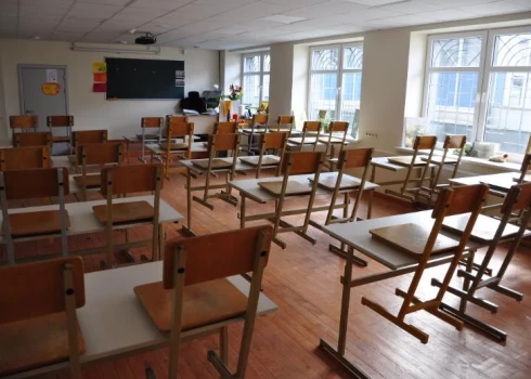Mazā skolēnu skaita dēļ no nākamā mācību gada grasās slēgt Ēdoles un Kabiles pamatskolas.