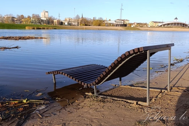 Лежак было решено убрать.