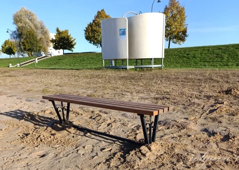 Теперь здесь есть скамейка!