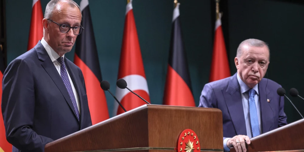 Vācijas kanclers Frīdrihs Mercs un Turcijas prezidents Redžeps Tajips Erdogans