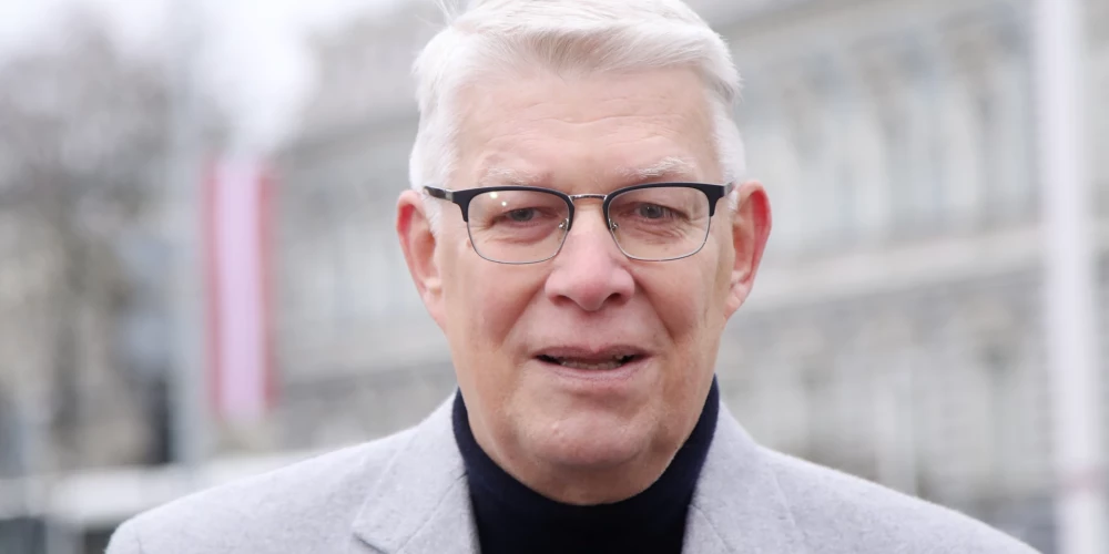 Бывший президент Латвии призвал вернуть уважение к политике и тем, кто служит государству.