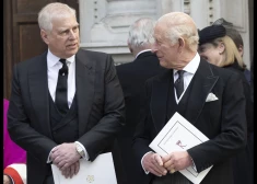 Vairs nekāda prinča Endrū. Ar pedofilu Epstīnu saistītajam brālim karalis Čārlzs III atņems atlikušos titulus