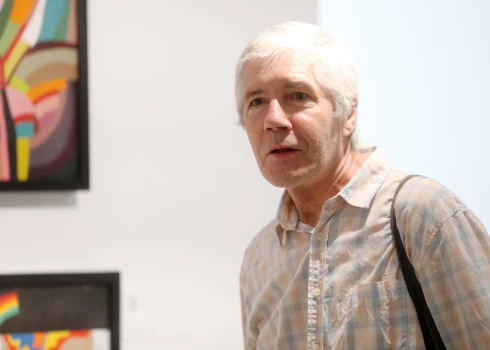 Viens no ikoniskā vienlatnieka ar lasi autoriem Jānis Strupulis kļuvis par Valkas Goda pilsoni.