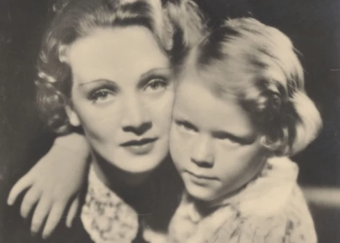 Marlēna Dītriha ar meitu Mariju.