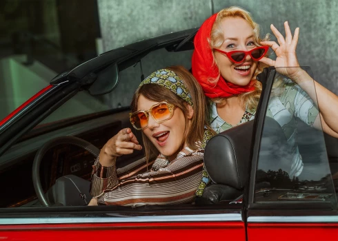 В главных ролях — Иева Пукe и Элина Ване.