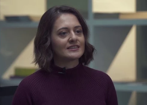 Sieviešu tiesību organizācijas "Equality Now" Eirāzijas reģionālā pārstāve Tamāra Dekanosidze norāda, ka Latvijas likumdevēji pārņēmuši Kremļa stila retoriku.