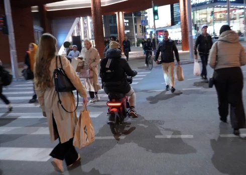  Aptauja arī rāda, ka labāk atalgotie darbinieki jūtas vairāk iesaistīti, efektīvāk izmanto savas prasmes un biežāk saglabā lojalitāti. 