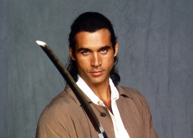 Seriāla “Kalnietis” zvaigznei jau 66 gadi: lūk, kā šodien izskatās un dzīvo Adrians Pols