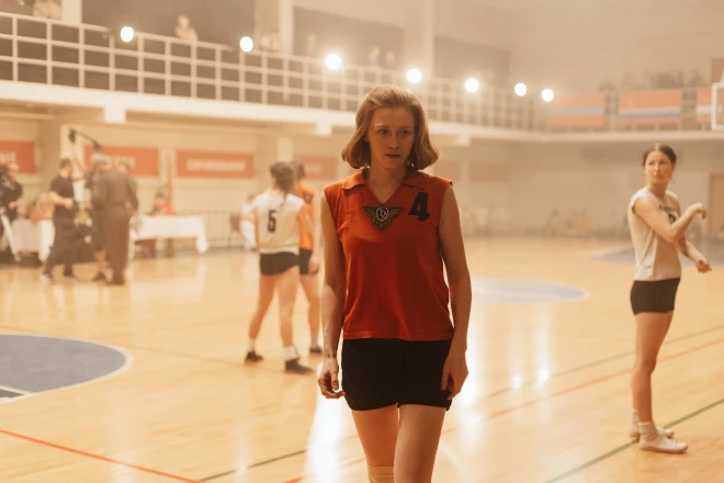 Agnese Budovska filmā iejūtas Dzidras Uztupes-Karamiševas lomā.