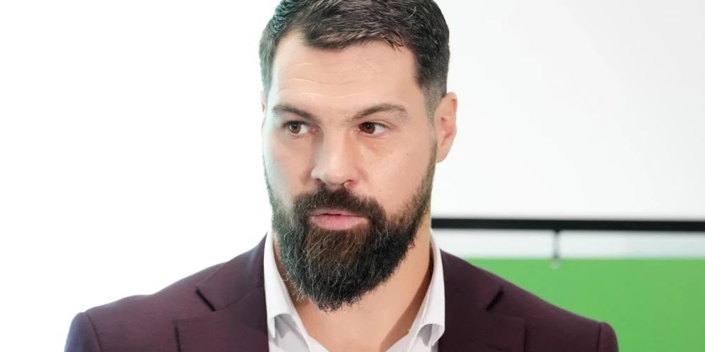 Latvijas hokeja izlases kapteinis Kaspars Daugaviņš.