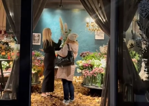 Tērbatas ielā atrodas veikals, kurā rudens ienācis pa īstam.