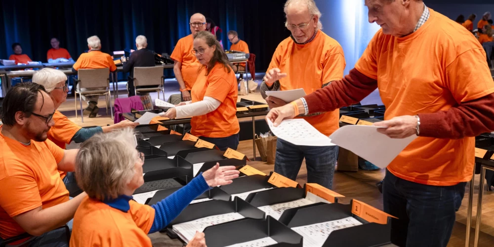 Vēlēšanās Nīderlandē uzvarējuši centristi. 