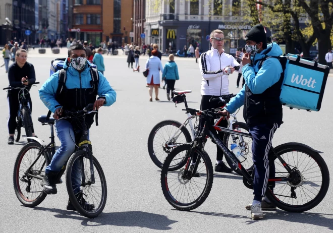 “Wolt nešķiro kurjerus pēc tautības, rases, reliģiskās piederības vai citām personiskām pazīmēm.