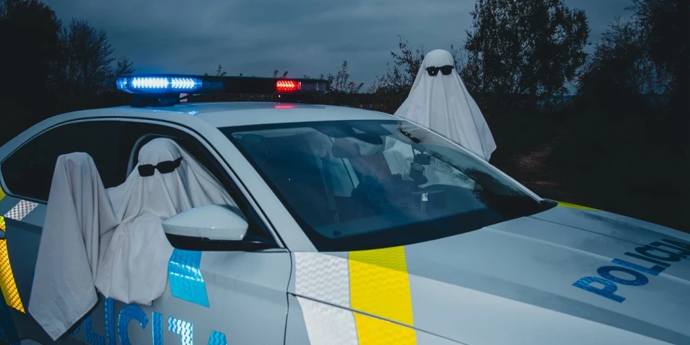 Valsts policija publicē jestras bildes Halovīna noskaņās.