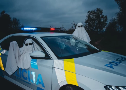 Valsts policija publicē jestras bildes Halovīna noskaņās.
