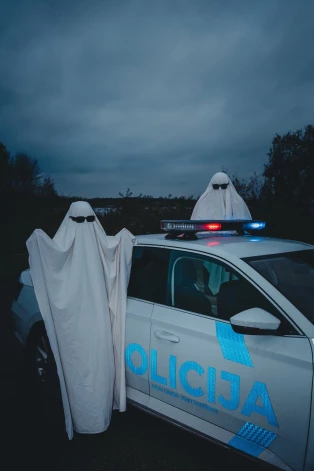 Valsts policija publicē jestras bildes Halovīna noskaņās.