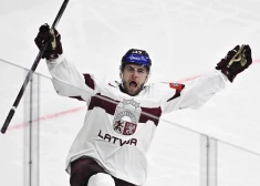 Latvietis Eiropas hokeja elites pieciniekā! Mārtiņš Dzierkals iekļauts IIHF Čempionu līgas pamatturnīra simboliskajā izlasē