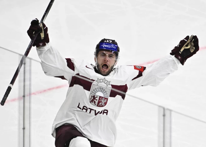 Latvietis Eiropas hokeja elites pieciniekā! Mārtiņš Dzierkals iekļauts IIHF Čempionu līgas pamatturnīra simboliskajā izlasē