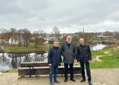 Valkas novadā: sarunas par pašvaldības budžetu un reģiona attīstības potenciālu, rotaļu kluču eksports uz vairāk nekā 50 valstīm un sidra darināšana 