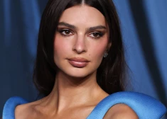 Emīlija Ratažkovski pilnībā izģērbjas provokatīvai žurnāla fotosesijai