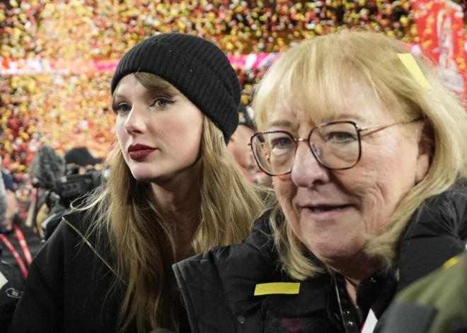 Teilore Svifta ar nākamo vīramāti Donnu Kelsiju.