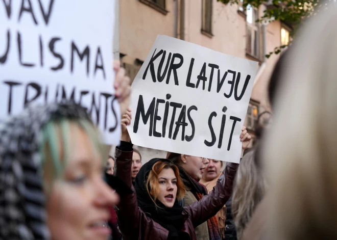 Ļaudis aktīvi parakstās "ManaBalss.lv", lai aicinātu Rinkēviču neparakstīt likumu par izstāšanos no Stambulas konvencijas