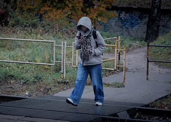 "Смерть просто ждет": рижанин снял тревожное видео возле железнодорожного перехода