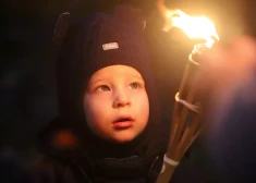 Ar lāpu gājienu Sudrabkalniņā piemin 1919. gada Neatkarības cīņu dalībniekus. FOTO