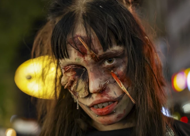 epa12495691 A person wears a costume during a Zombie Walk event in Essen, Germany, 31 October 2025, on the occasion of Halloween.  EPA/CHRISTOPHER NEUNDORF