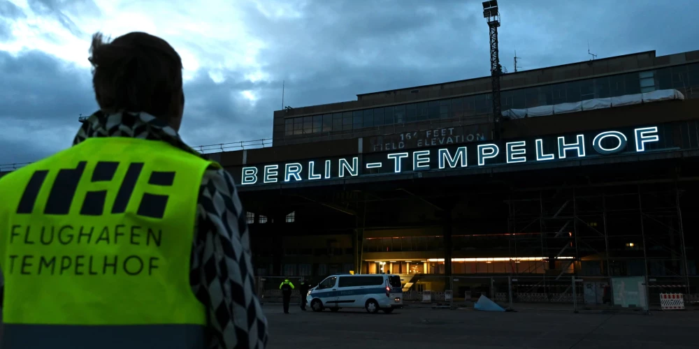 Tika arī mīkstināts nakts lidojumu aizliegums Berlīnē, lai mazinātu ietekmi uz lidojumu operācijām.