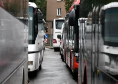 Pasažieru pārvadātāji vairs nedrīkstēs veikt neregulāros pasažieru pārvadājumus uz Baltkrieviju un Krieviju