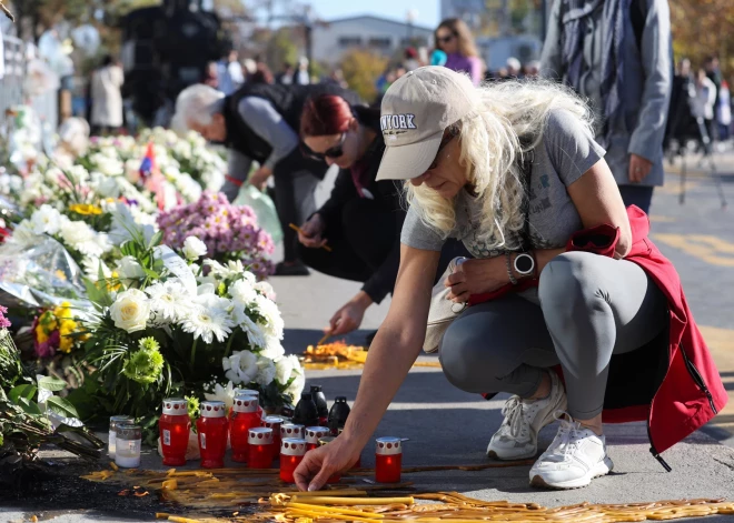 Serbija piemin Novisadas traģēdijas gadadienu