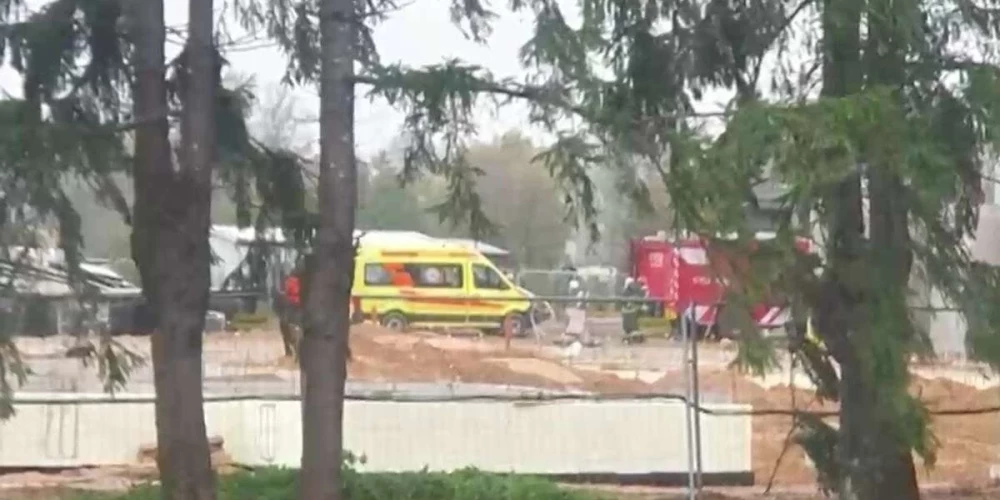 Полиция и Инспекция труда выясняют обстоятельства гибели рабочего в Сигулде.