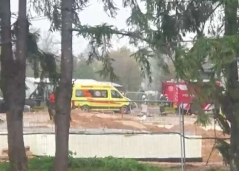 Полиция и Инспекция труда выясняют обстоятельства гибели рабочего в Сигулде.