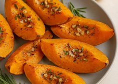 Запеченная тыква с розмарином и чесноком: ароматное осеннее блюдо, которое тает во рту