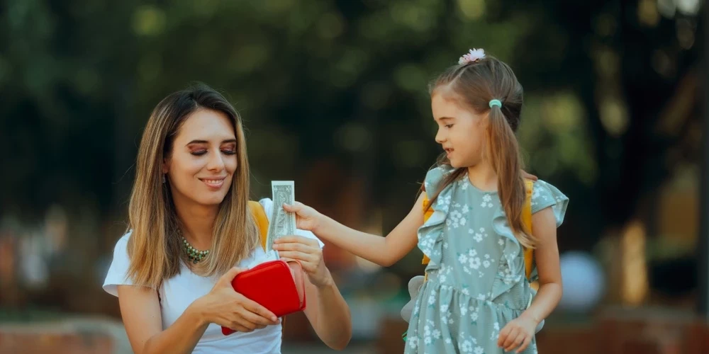 Правительство ограничит выплаты родителям, чьи дети живут за пределами страны.